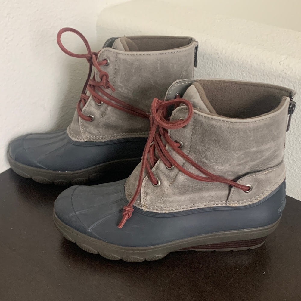 Sperry Duck Boots Gray and Red Lace Up Boots. - Picture 8 of 8